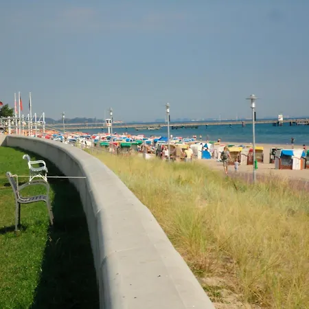 Ferienwohnung Mit Meerblick, 2 Schlafzi-Sued- Balkon -Eig Parkplatz- Glasfaser דירה *