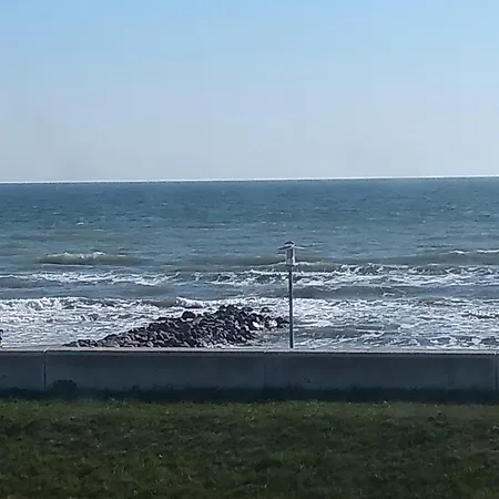 Ferienwohnung Mit Meerblick, 2 Schlafzi-Sued- Balkon -Eig Parkplatz- Glasfaser דאהמה