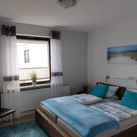 Ferienwohnung Mit Meerblick, 2 Schlafzi-Sued- Balkon -Eig Parkplatz- Glasfaser דירה