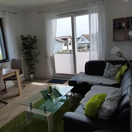 Ferienwohnung Mit Meerblick, 2 Schlafzi-Sued- Balkon -Eig Parkplatz- Glasfaser דירה